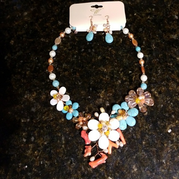 Gorgeous hand made necklace & earrings. - Picture 2 of 7